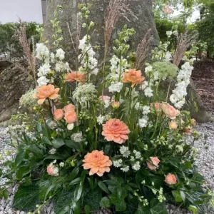 Erbjudandepris Stående dekoration begravning, stor - floristens val