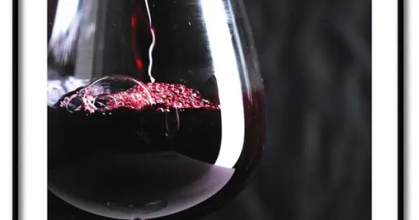 Rött vin och glas - Elegant kökstavla Populär