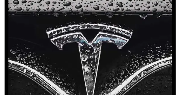 Tesla - Simpel & trendig bilposter Begränsad tid
