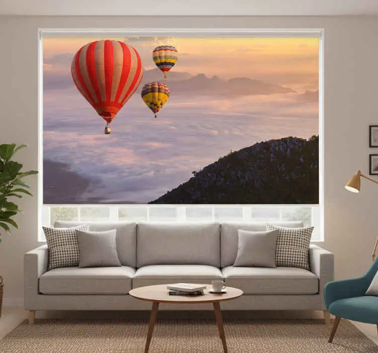 Rullgardin vardagsrum luftballonger i himlen Premium