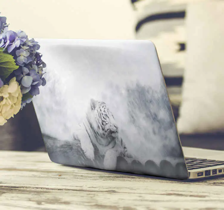 Tiger ljög på snö laptop dekal Lägg i varukorgen